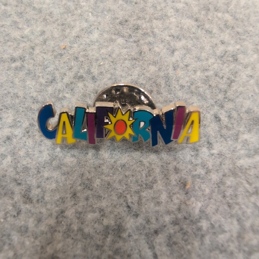 California Sun Colorful Enamel Lapel Pin Souvenir Travel West Coast PD China - Picture 1 of 4
